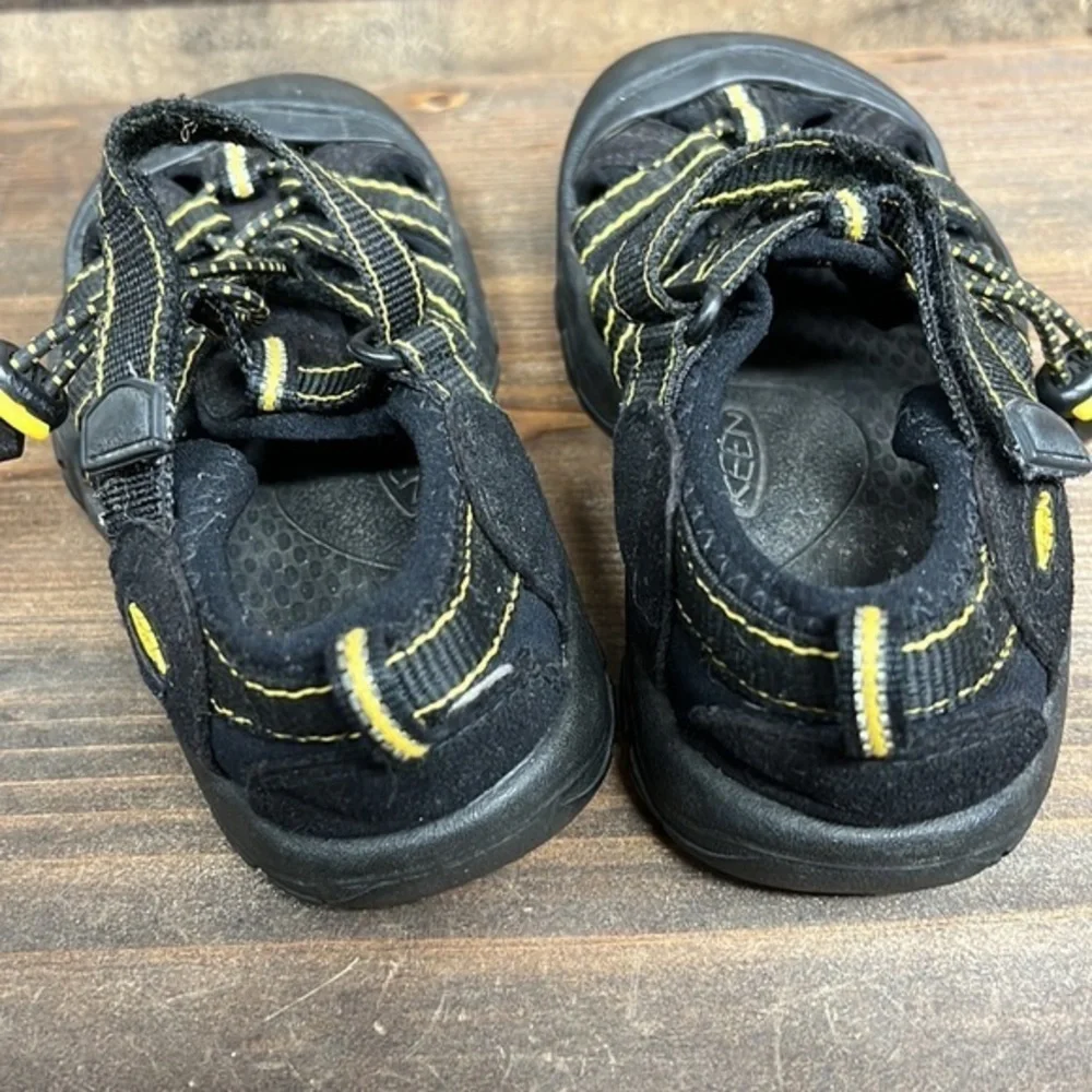 Keen black yellow
